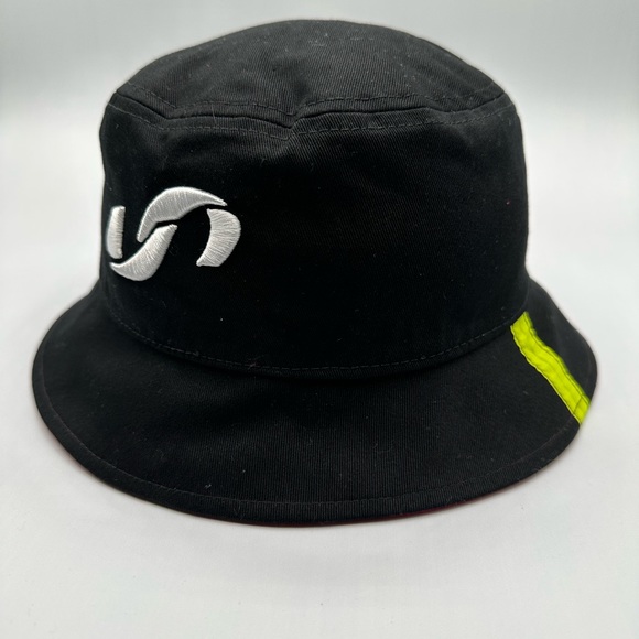 Soflo Reversible Bucket hat with repurposed kite stripe - Picture 4 of 5